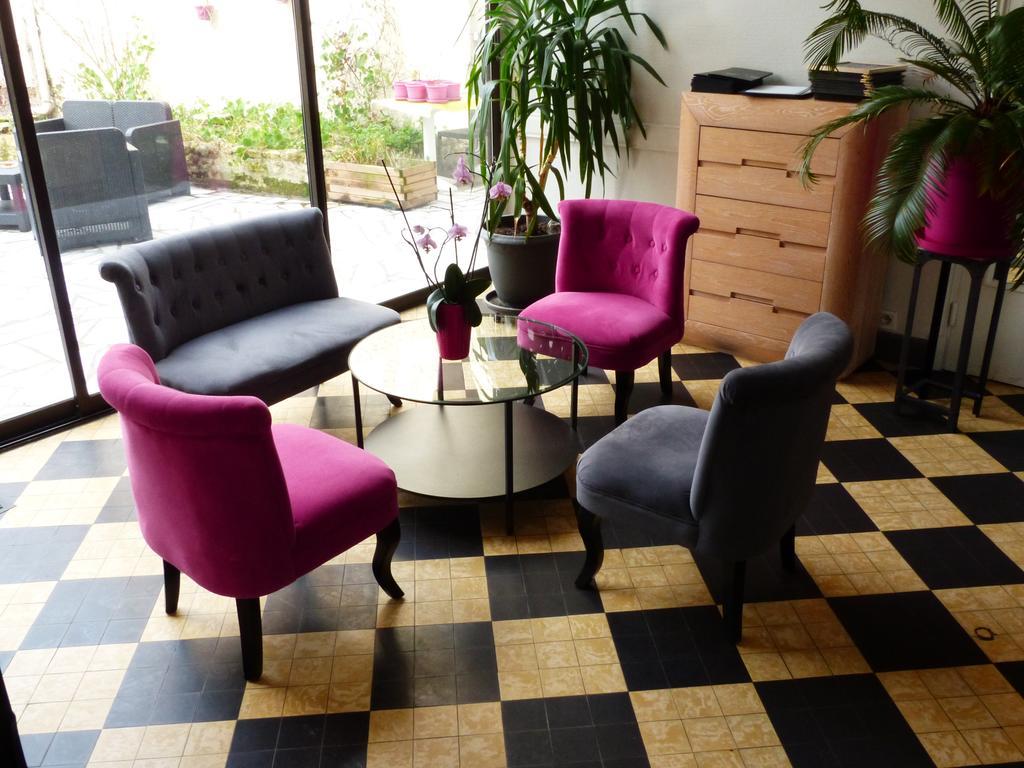 Logis Hotel Au Croissant Buzançais Kültér fotó