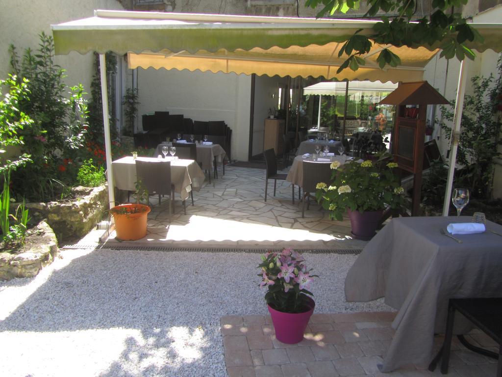 Logis Hotel Au Croissant Buzançais Kültér fotó