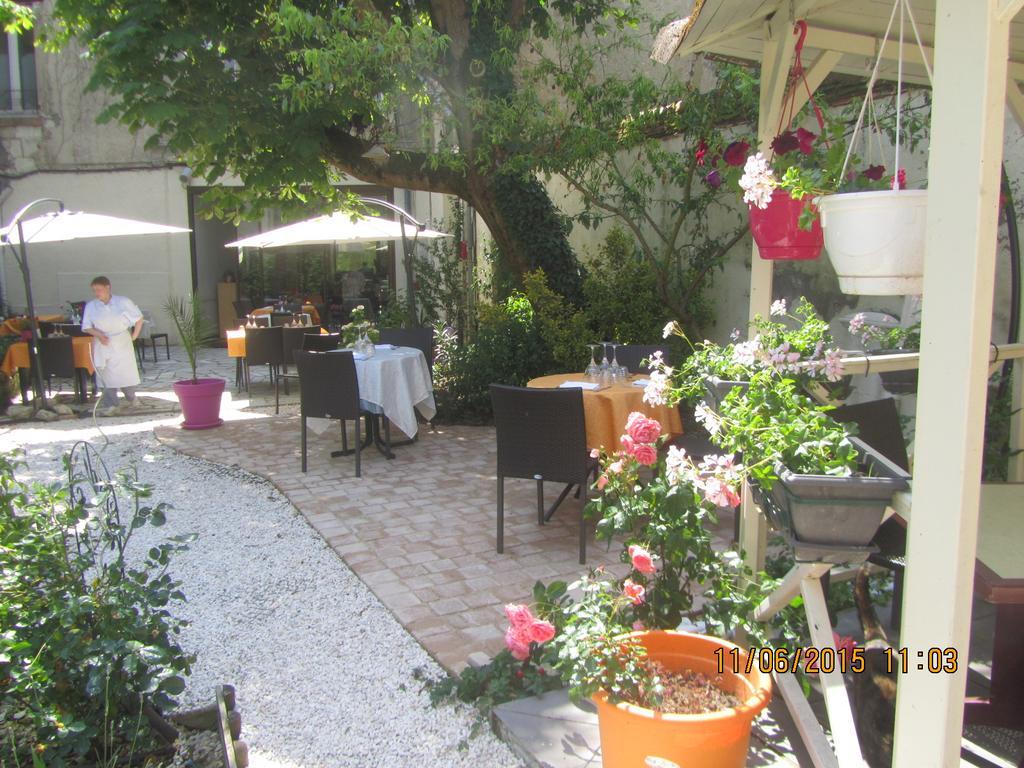 Logis Hotel Au Croissant Buzançais Kültér fotó