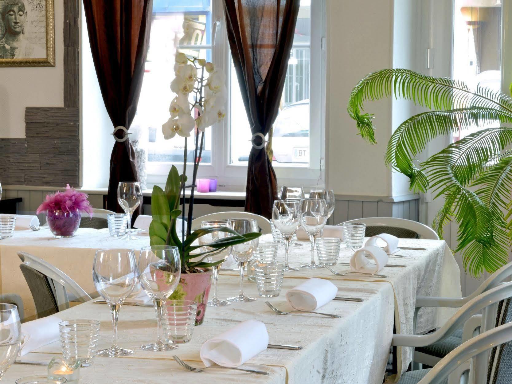Logis Hotel Au Croissant Buzançais Kültér fotó